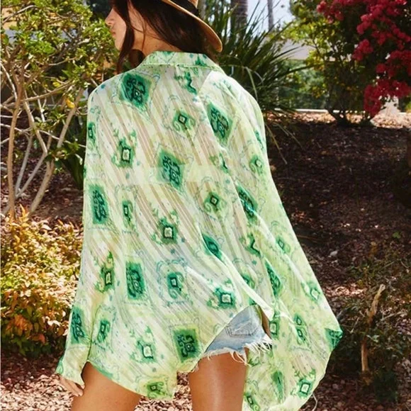 Bucketlist Oversized Batwing Sleeve Sheer Shirt Green Patterned Shirt small - Picture 2 of 3